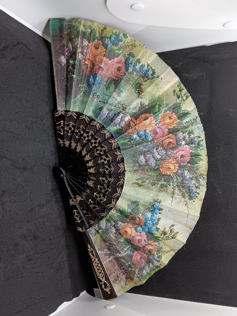 Stunning Vintage Spanish Folding Hand Fan